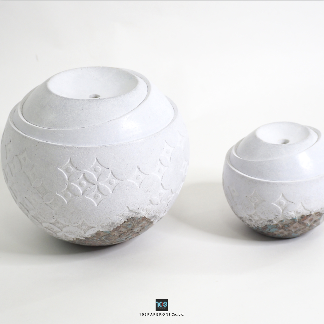 RIPPLE  :  PAPER VASE  -  Our designs give new life to recycled paper and other natural materials,  Handmade sculptures , Which is created piece by piece.